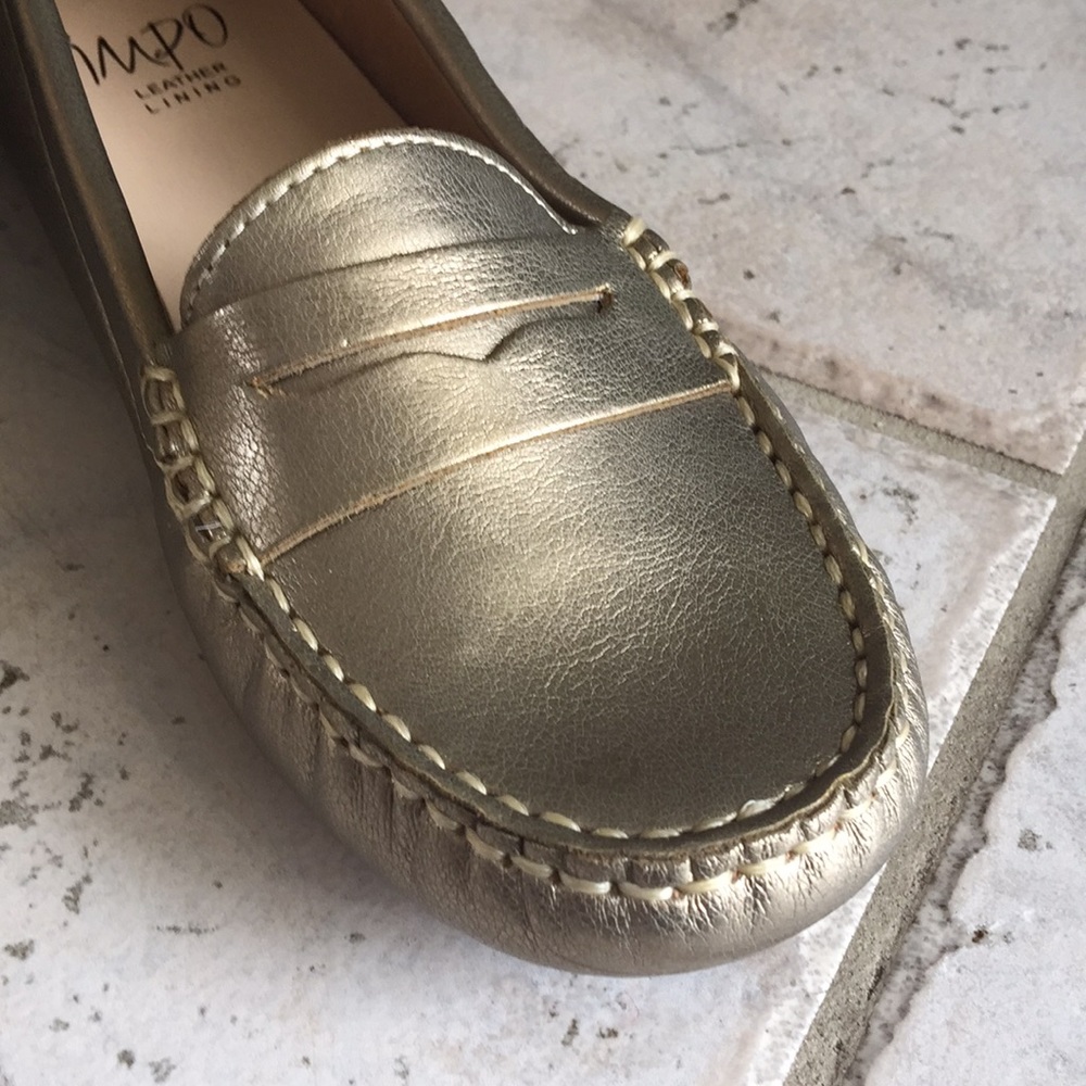Beautiful gold flats